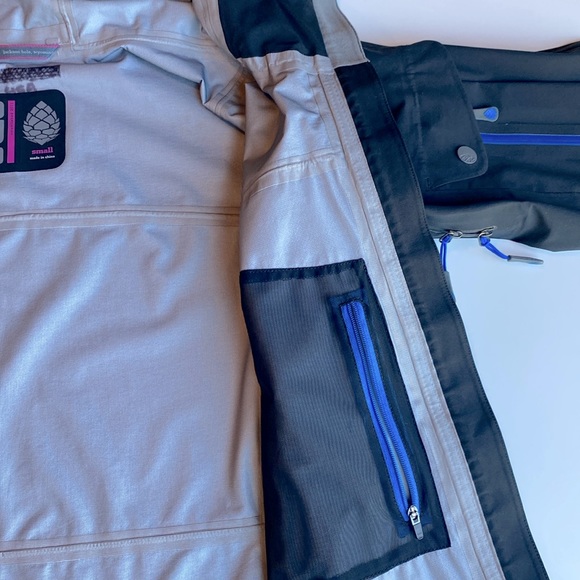 Stio 🏔️ waterproof wind proof jacket or ski shell ⛷️ - Picture 6 of 16